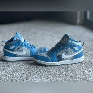 SUPER HOT AND STYLISH Air Jordan 1 GS Denim Wash